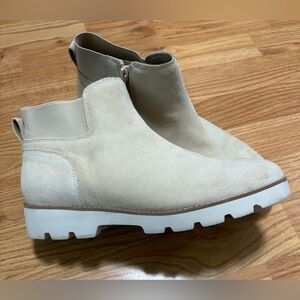 Vionic Cream Ankle Boots